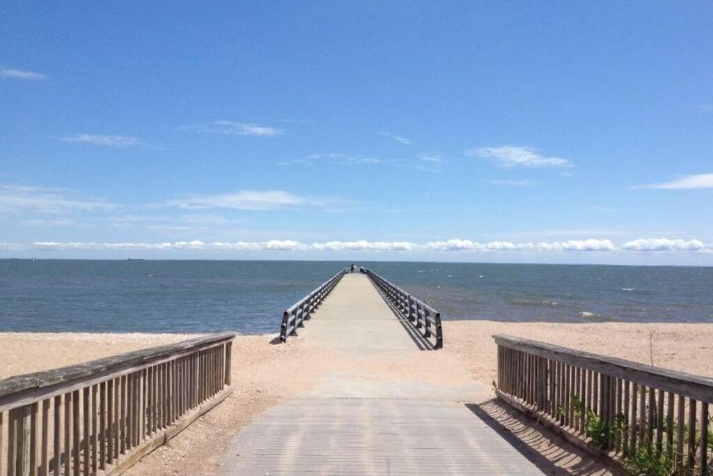 Beachy Bay Breeze Bungalow 2Br With Parking And Close To Many Amenities. West Haven Luaran gambar