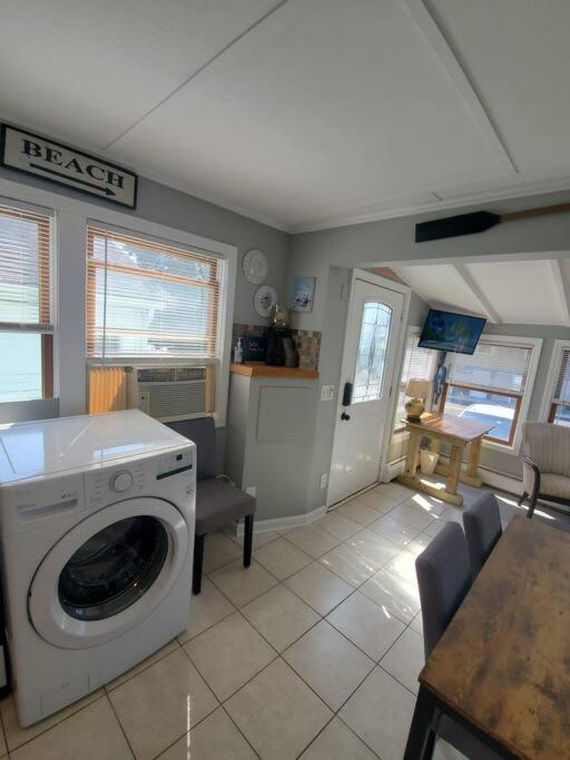 Beachy Bay Breeze Bungalow 2Br With Parking And Close To Many Amenities. West Haven Luaran gambar