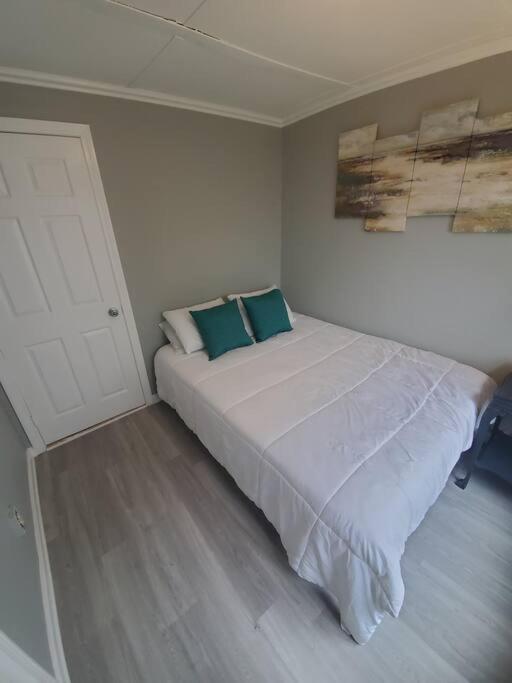 Beachy Bay Breeze Bungalow 2Br With Parking And Close To Many Amenities. West Haven Luaran gambar