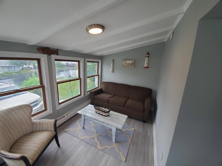 Beachy Bay Breeze Bungalow 2Br With Parking And Close To Many Amenities. West Haven Luaran gambar