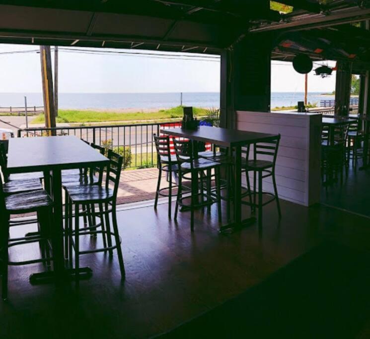 Beachy Bay Breeze Bungalow 2Br With Parking And Close To Many Amenities. West Haven Luaran gambar